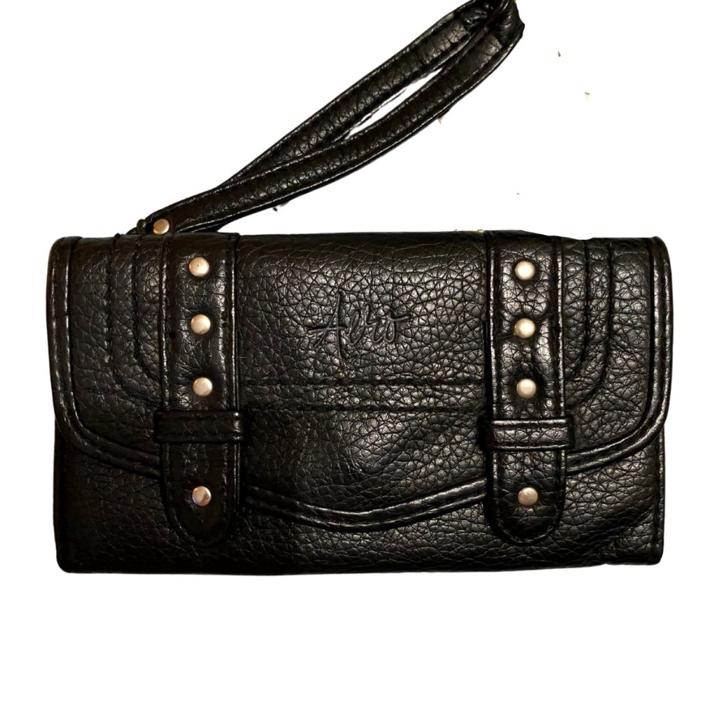 🌟Aero Black Faux Leather Wristlet